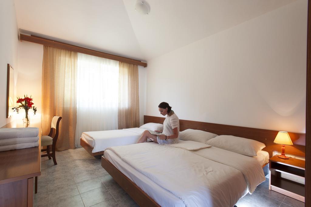 Htp Velika Plaza Ulcinj Hotel Room photo