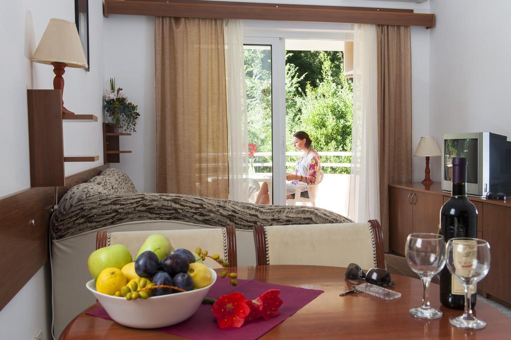 Htp Velika Plaza Ulcinj Hotel Room photo